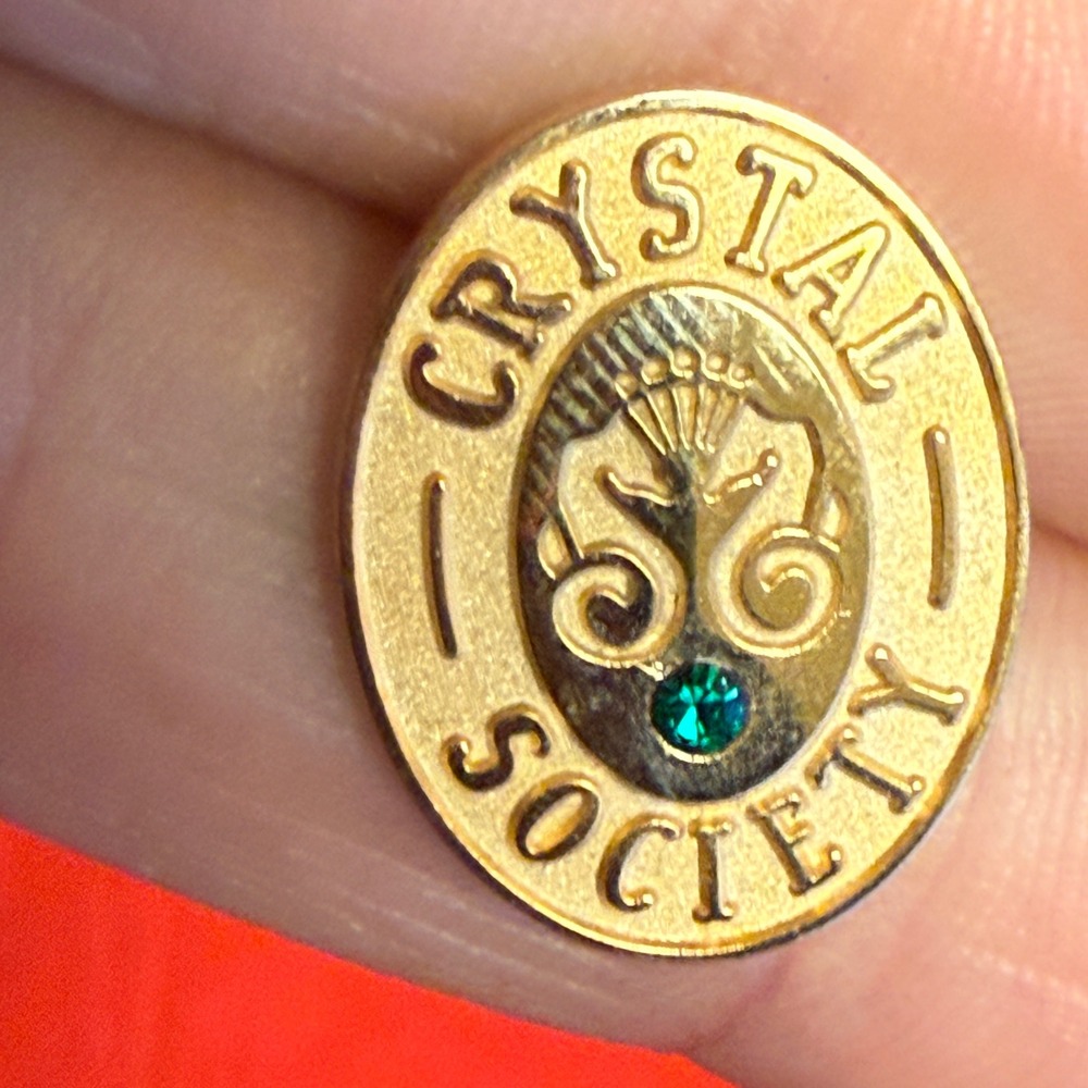 Swarovski Crystal Society SCS Gold Tone Oval Swan Logo Pin Green Crystal Accent